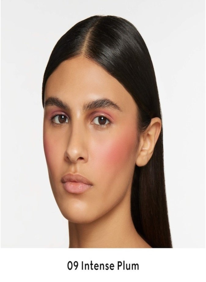 Gucci Luminous Matte Powder Blush 5.5g – 09 Intense Plum - true plum Long-Wear Luxury Cheek Color - Image 3